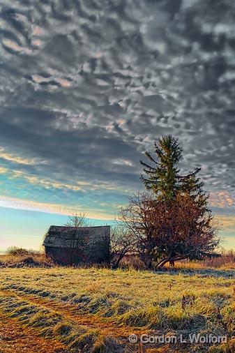 Swayback Barn_01248.jpg - Photographed near Chaffeys Locks, Ontario, Canada.